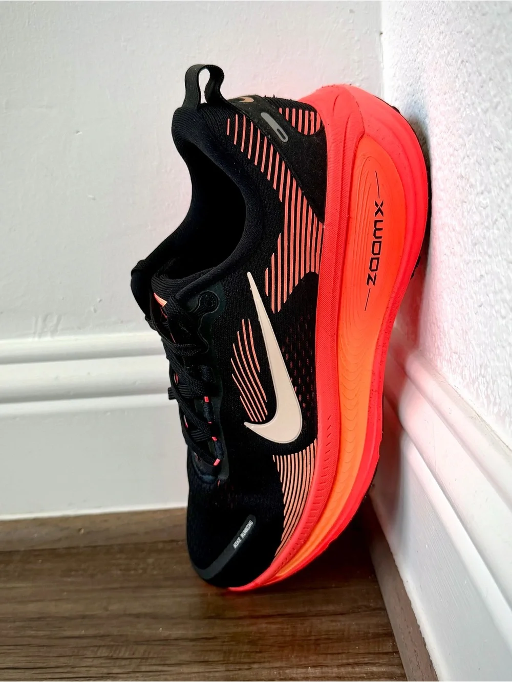 NEW Nike Vomero 18 Black Washed Coral Hot Lava HM6804-010 Women’s Size 8.5
